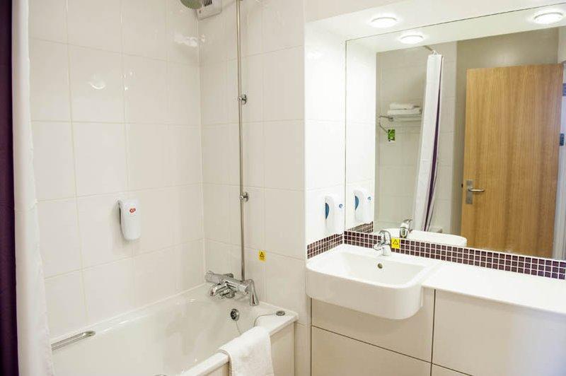 Premier Inn ヘイル エクステリア 写真