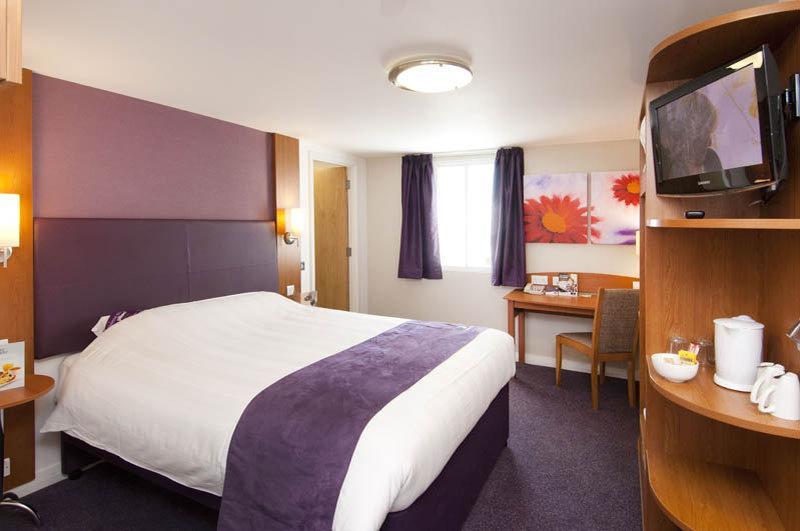Premier Inn ヘイル エクステリア 写真