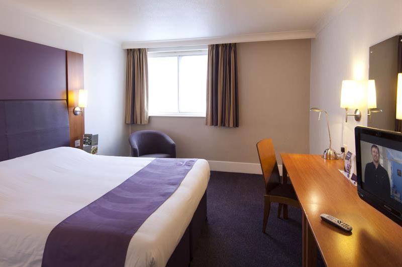 Premier Inn ヘイル エクステリア 写真