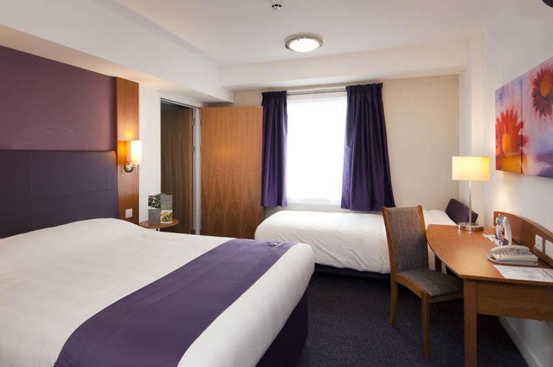 Premier Inn ヘイル エクステリア 写真