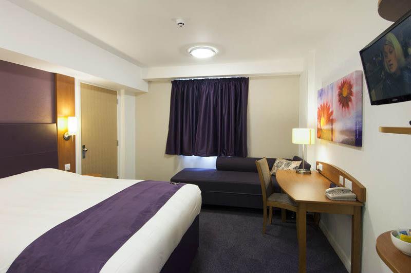 Premier Inn ヘイル エクステリア 写真