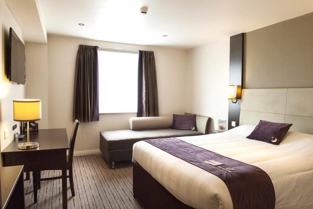 Premier Inn ヘイル エクステリア 写真