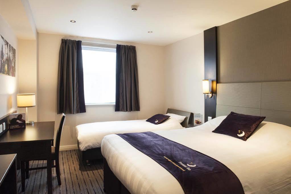 Premier Inn ヘイル エクステリア 写真