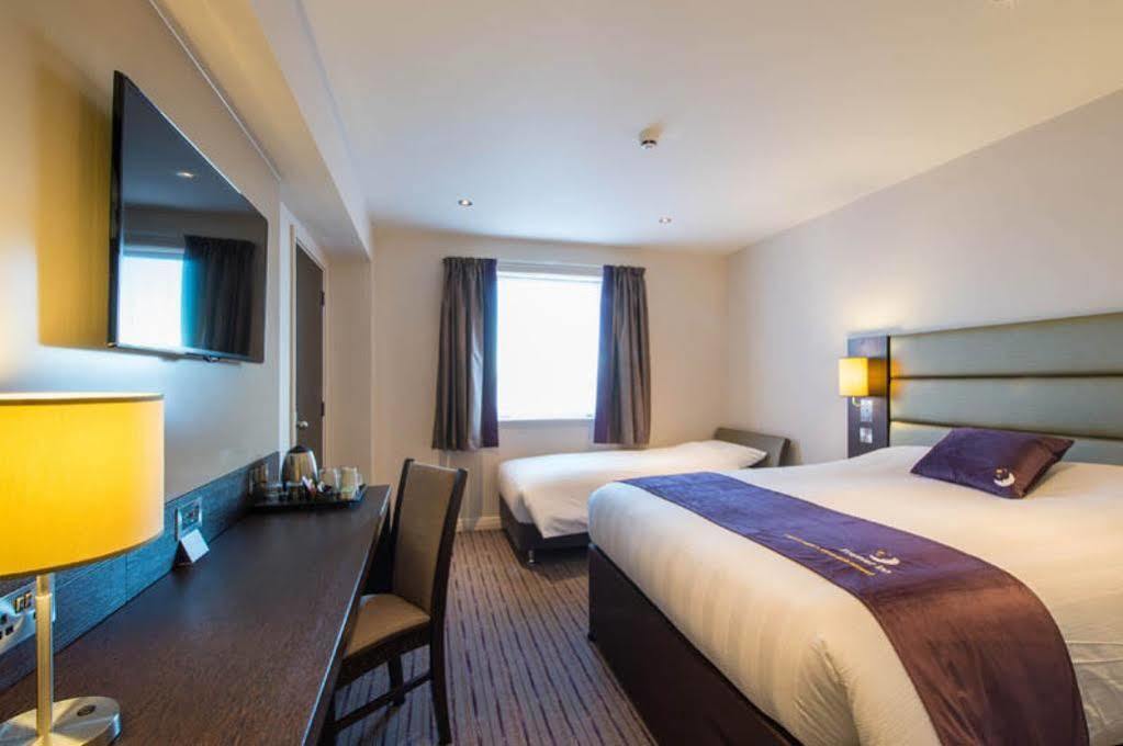 Premier Inn ヘイル エクステリア 写真