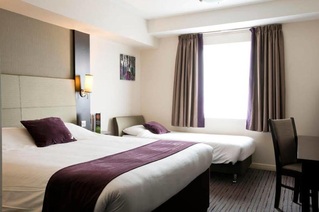 Premier Inn ヘイル エクステリア 写真