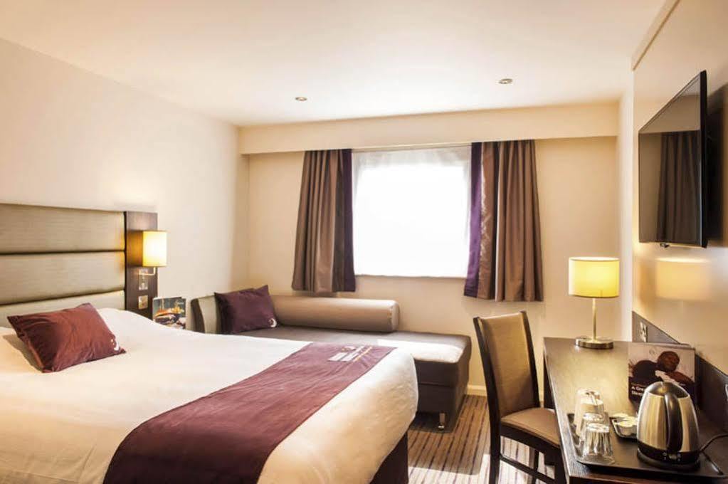 Premier Inn ヘイル エクステリア 写真