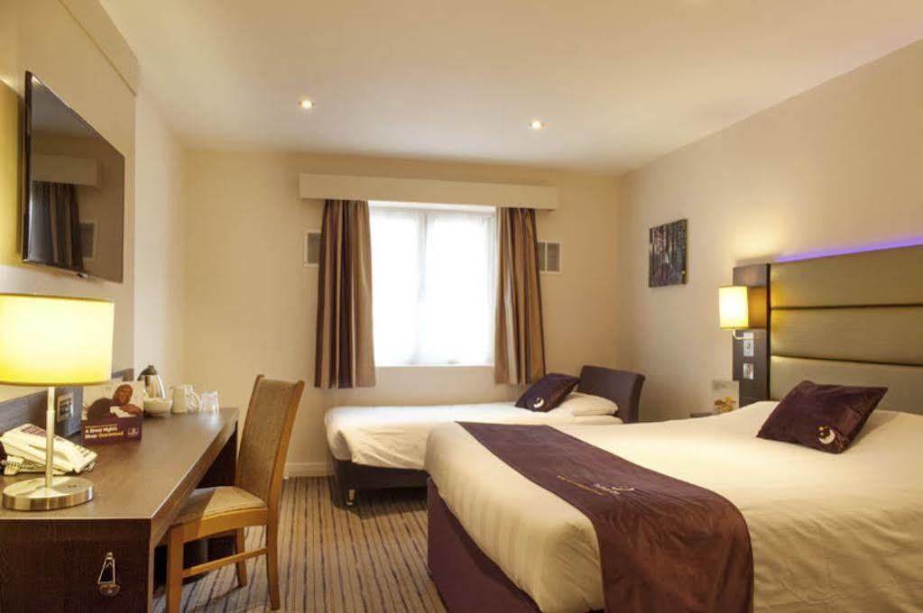 Premier Inn ヘイル エクステリア 写真