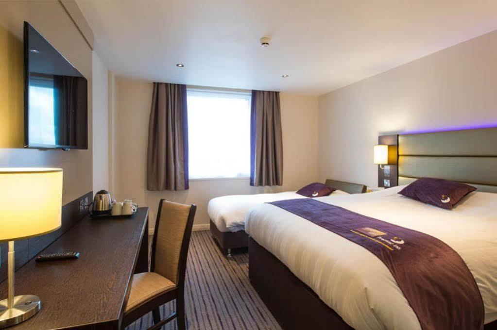 Premier Inn ヘイル エクステリア 写真