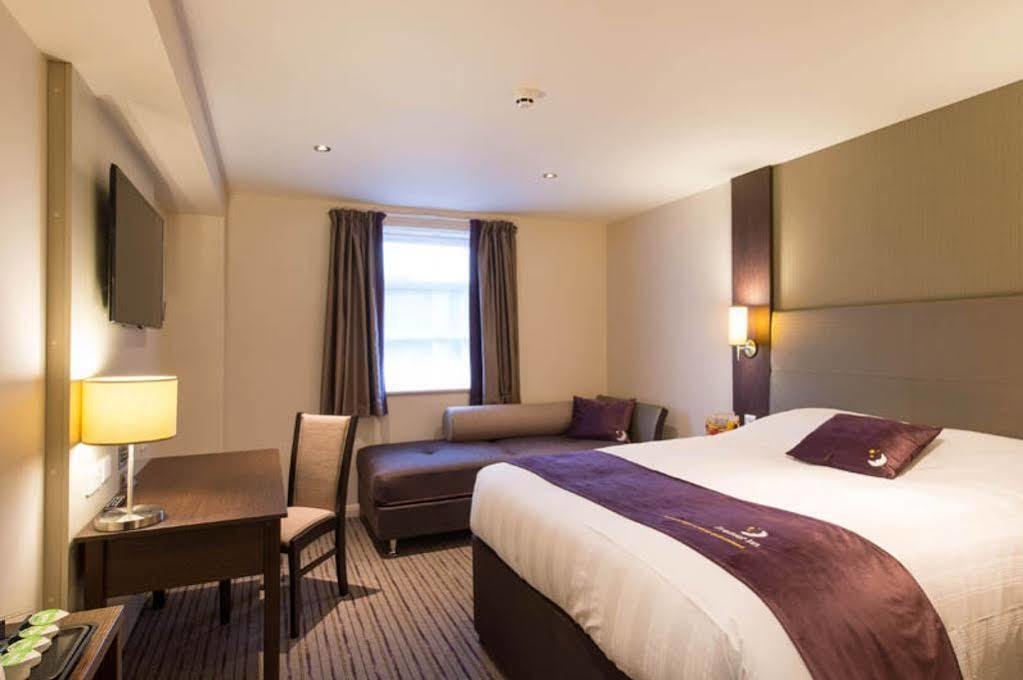 Premier Inn ヘイル エクステリア 写真