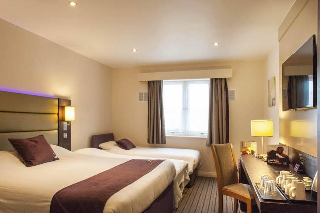 Premier Inn ヘイル エクステリア 写真